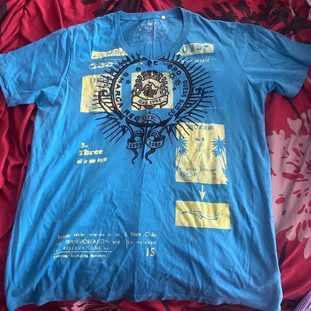 Guess V-neck Tee